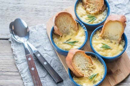 Cheese soup with bread